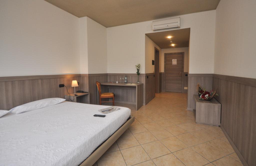 Albergo Sole Mariano Comense Bagian luar foto