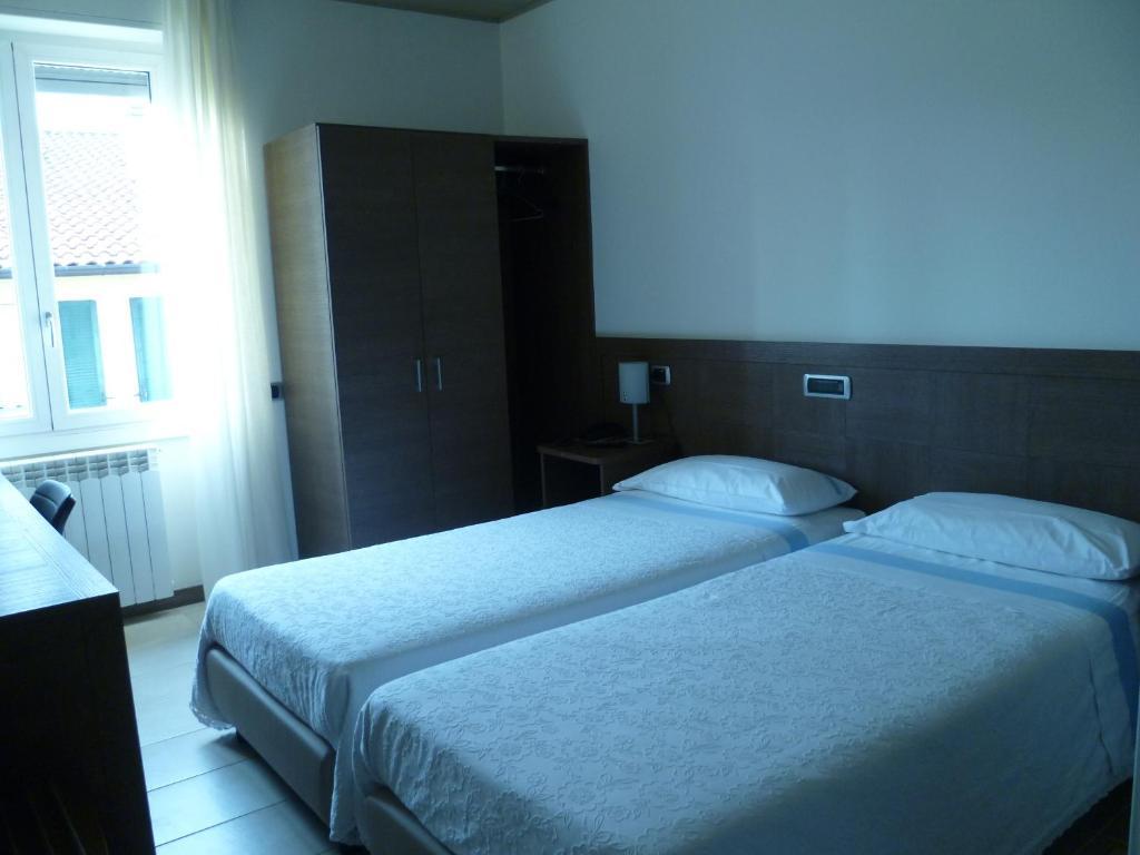Albergo Sole Mariano Comense Ruang foto