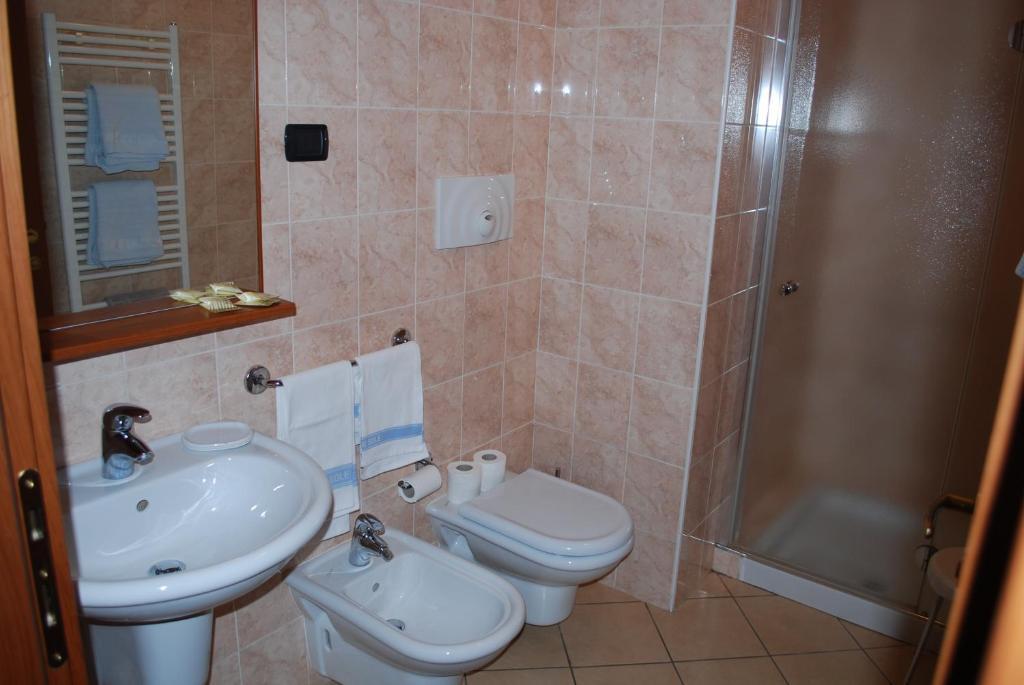 Albergo Sole Mariano Comense Ruang foto